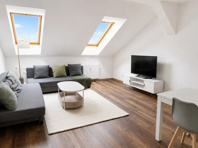 Newly renovated: Helle möblierte 2-Zimmer Dachgeschosswohnung — photo 1